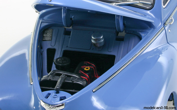 1954 - Peugeot 203 Solido 1/18 (Blau) Motor