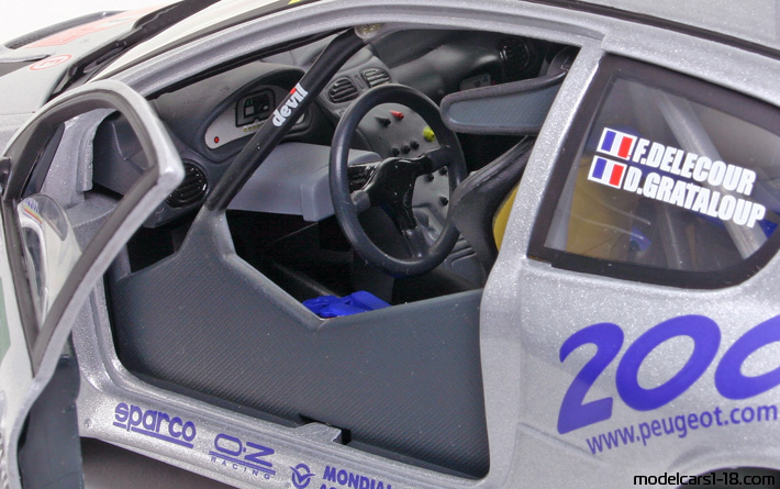 2000 - Peugeot 206 WRC Solido 1/18 (Silber) Innenraum Armaturenbrett