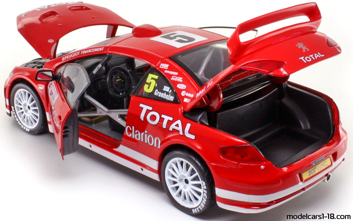2004 - Peugeot 307 WRC Maisto 1/18 (Rot / Weiß) Zu öffnende Teile