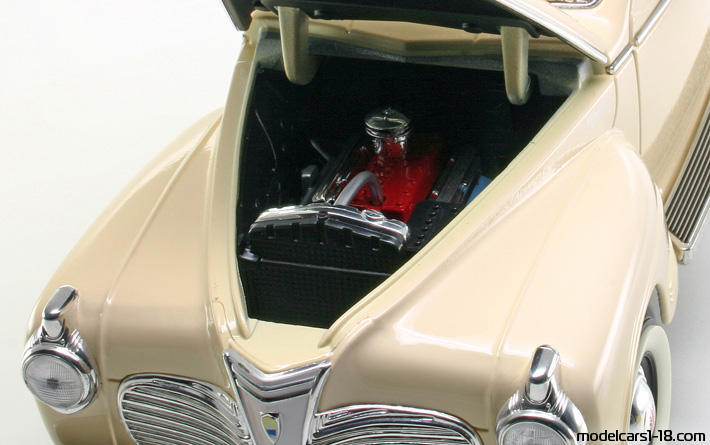 1941 - Plymouth Special Deluxe Road Signature 1/18 (Weiß) Motor