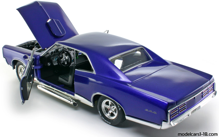 1967 - Pontiac GTO ERTL 1/18 (Blau) Zu öffnende Teile