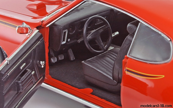 1969 - Pontiac GTO Motor Max 1/18 (Червен) Интериор арматурно табло