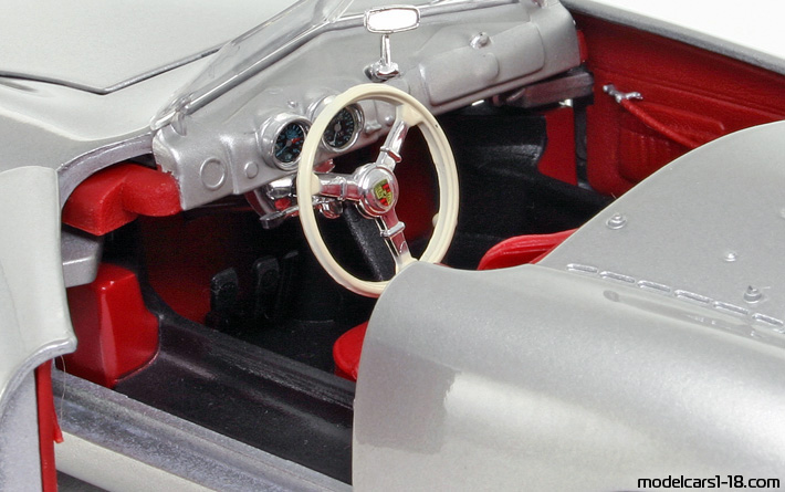 1948 - Porsche 356 Nr. 1 Maisto 1/18 (Silver) Interior dashboard