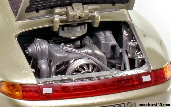 1993 - Porsche 911 Carrera (993) Bburago 1/18 (Braun) Motor