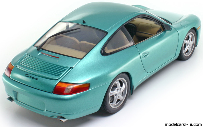 1997 - Porsche 911 Carrera (996) UT 1/18 (Grün) Hinten rechte seite