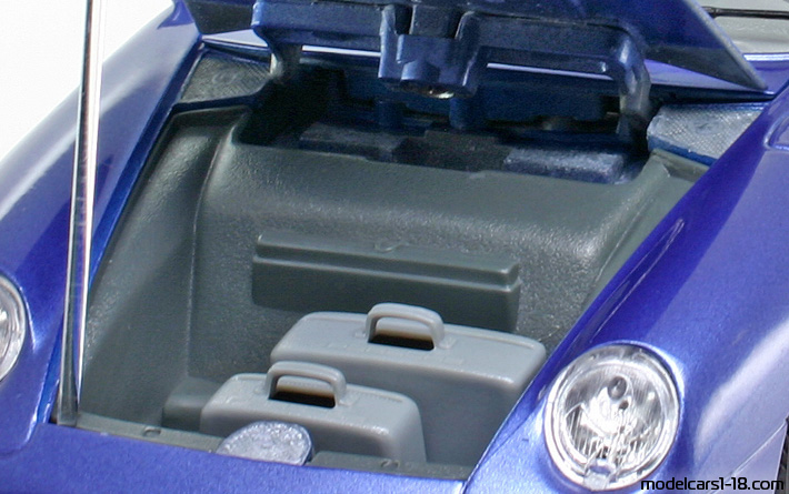 1994 - Porsche 911 Carrera Cabriolet (993) Bburago 1/18 (Blau) Kofferraum / Klappbare Scheinwerfer