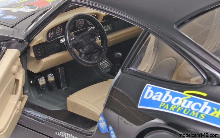 1994 - Porsche 911 Cup 3.8 (993) Bburago 1/18 (Black) Interior dashboard
