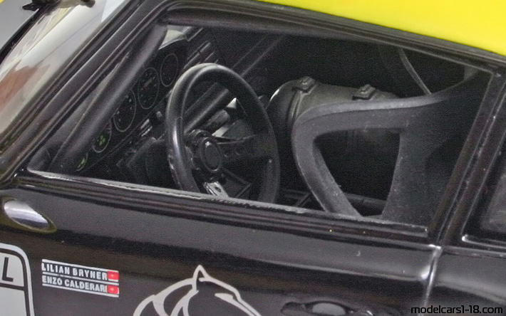 1996 - Porsche 911 GT2 (993) Anson 1/18 (Black / Yellow) Interior dashboard