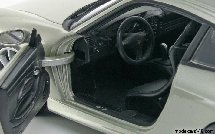 2003 - Porsche 911 GT3 (996) Hot Wheels 1/18 (Light Silver) Interior dashboard