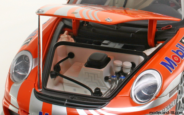 2006 - Porsche 911 GT3 Cup (997) AutoArt 1/18 (Orange / Silver) Trunk / Popup headlights