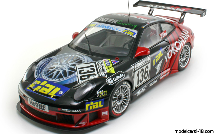 2005 - Porsche 911 GT3 RSR (996) AutoArt 1/18 - Vorne linke Seite