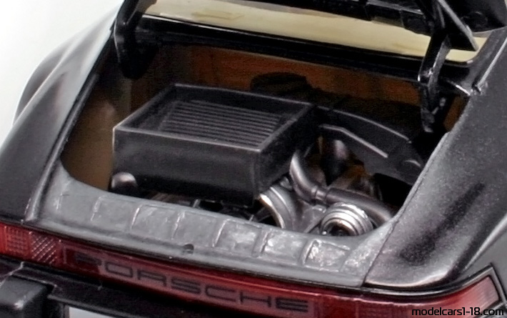 1985 - Porsche 911 Turbo 3.3 (930) Polistil 1/16 (Black) Engine