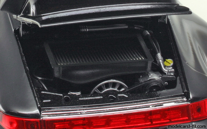 1992 - Porsche 911 Turbo (964) Welly 1/18 (Black) Engine