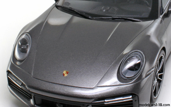 2020 - Porsche 911 Turbo S (992) Minichamps 1/18 (Grau) Kofferraum / Klappbare Scheinwerfer