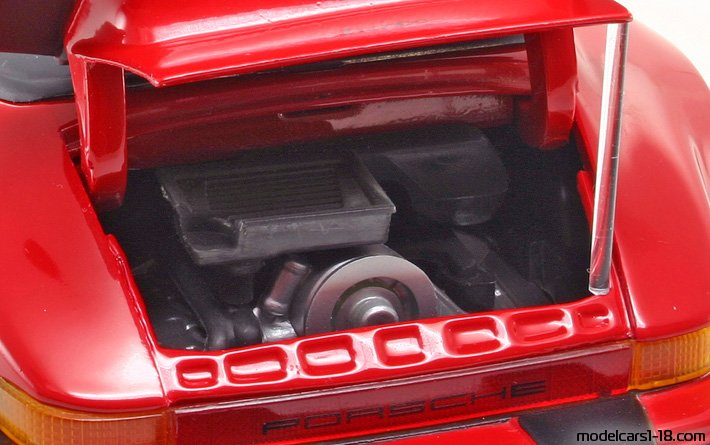1977 - Porsche 911 Turbo SE Cabriolet 3.3 (930) Revell 1/18 (Red) Engine