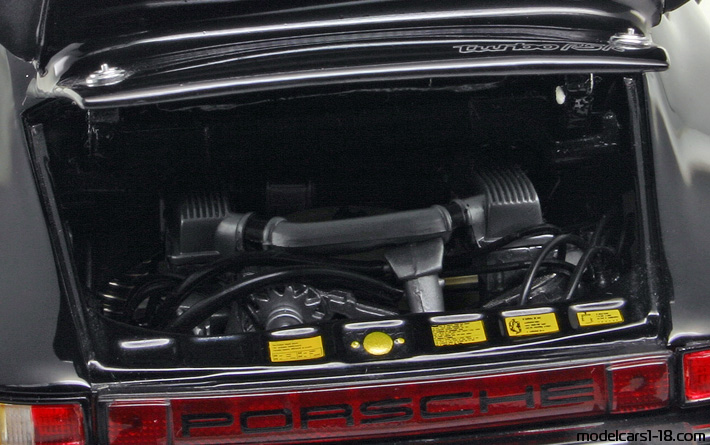 1976 - Porsche 934 RSR Exoto 1/18 (Schwarz) Motor