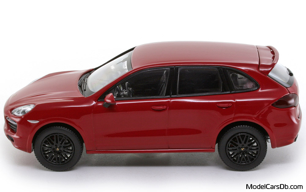 2012 - Porsche Cayenne GTS (92A) Minichamps 1/43 (Rot) Seite