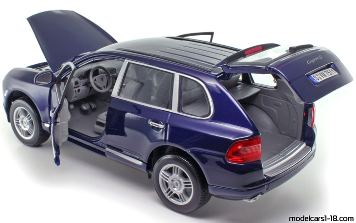 2002 - Porsche Cayenne S (9PA) Maisto 1/18 (Blau) Zu öffnende Teile