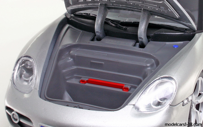 2005 - Porsche Cayman S (987) Maisto 1/18 (Серебристый) Багажник / Поднимающиеся фары