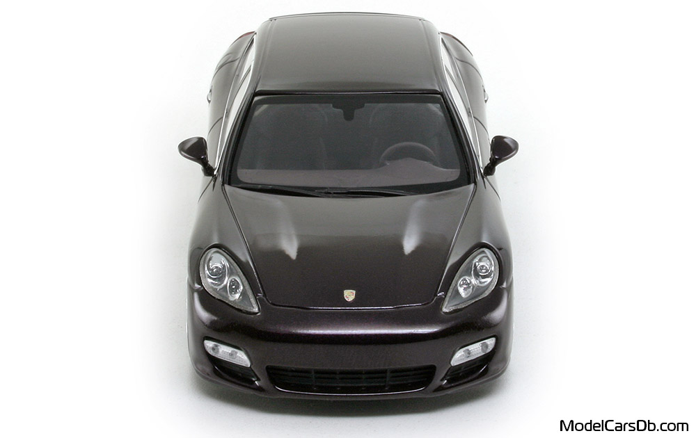 2009 - Porsche Panamera Turbo (970) Minichamps 1/43 (Purple) Front end