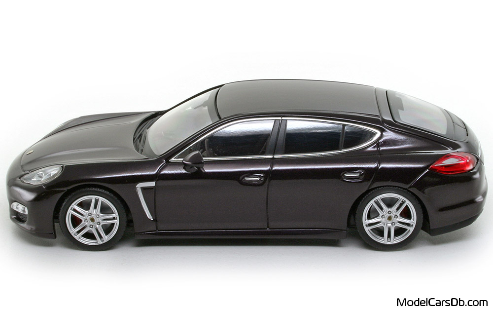 2009 - Porsche Panamera Turbo (970) Minichamps 1/43 (Purple) Side