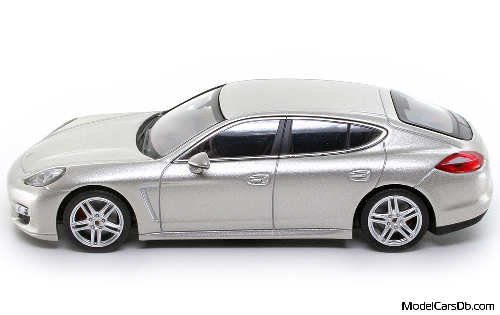 2013 - Porsche Panamera Turbo (970) Minichamps 1/43 (Silver) Side