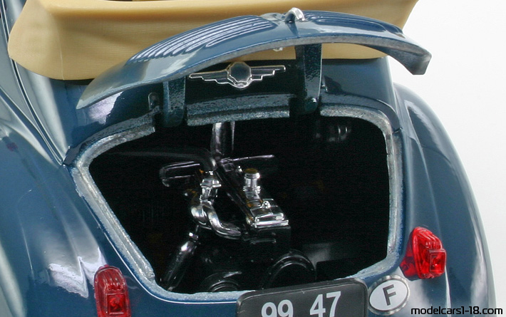 1954 - Renault 4CV Solido 1/17 (Blue) Engine
