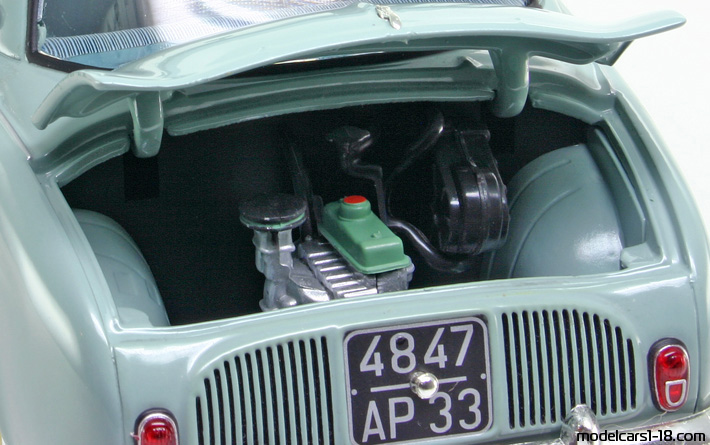 1958 - Renault Dauphine Norev 1/18 (Grey) Engine