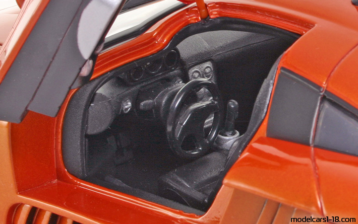 2000 - Saleen S7 Motor Max 1/18 (Orange) Innenraum Armaturenbrett