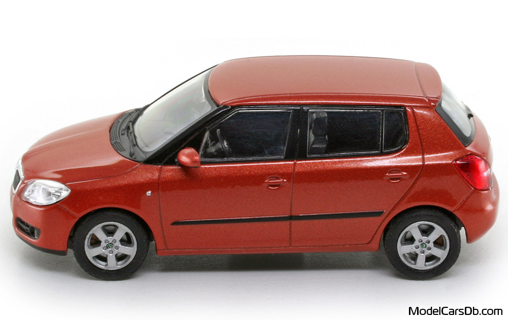 2007 - Skoda Fabia Abrex 1/43 (Red) Side