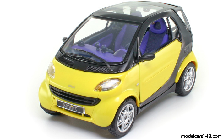 1998 - Smart City-Coupe Maisto 1/18 (Blue / Silver) Front left side