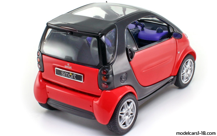 1998 - Smart City-Coupe Maisto 1/18 (Red / Black) Rear right side