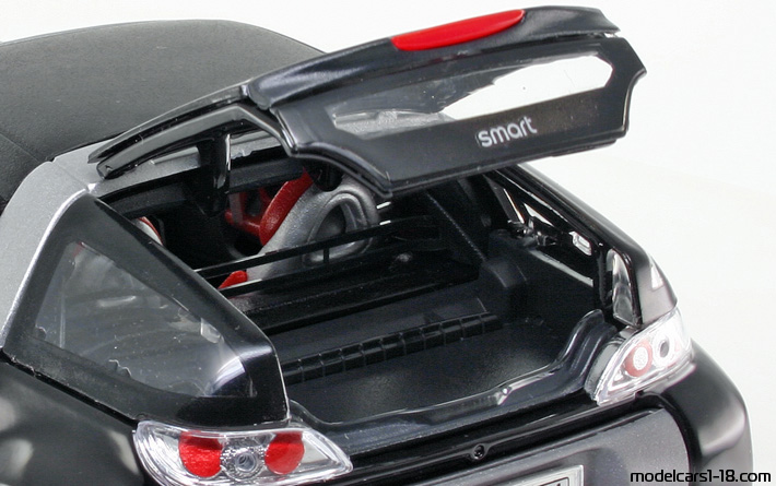 2003 - Smart Roadster Coupe Bburago 1/18 (Schwarz / Silber) Motor