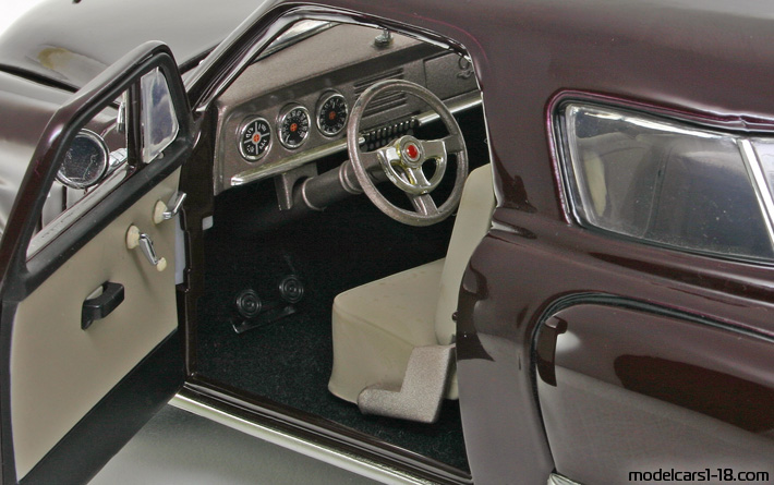 1951 - Studebaker Champion Starlight Highway 61 1/18 (Rot) Innenraum Armaturenbrett