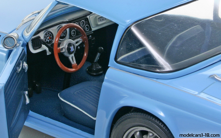 1962 - Triumph TR4 5VC Jadi 1/18 (Blau) Innenraum Armaturenbrett