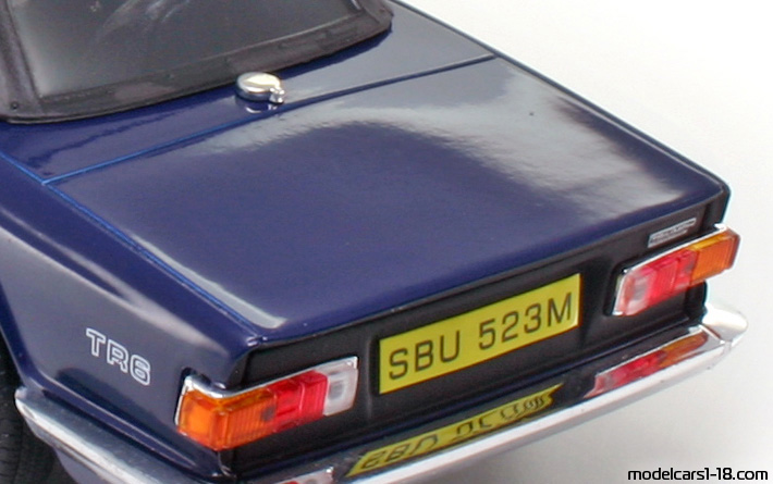 1969 - Triumph TR6 ERTL 1/18 (Blue) Other details