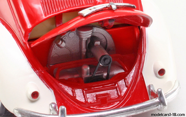 1951 - Volkswagen Beetle (Kaefer) Fire Dept / Police Maisto 1/18 (Rot / Weiß) Motor