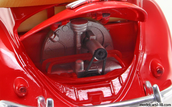 1951 - Volkswagen Beetle (Kaefer) Maisto 1/18 (Rot) Motor
