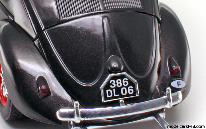 1949 - Volkswagen Beetle (Kaefer) Solido 1/17 (Schwarz) Motor