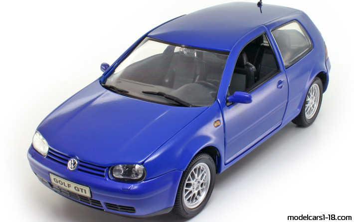 1997 - Volkswagen Golf GTI Revell 1/18 (Blue) Front left side