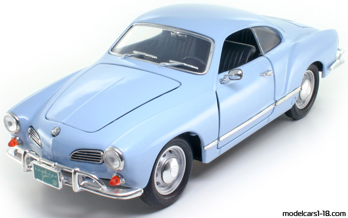 1966 - Volkswagen Karmann-Ghia Road Legends 1/18 (Blue) Front left side