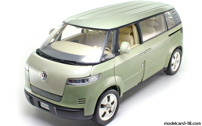 2002 - Volkswagen Microbus Concept Revell 1/18 - Vorne linke Seite