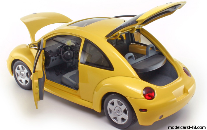 1999 - Volkswagen New Beetle AutoArt 1/18 (Yellow) Opening parts