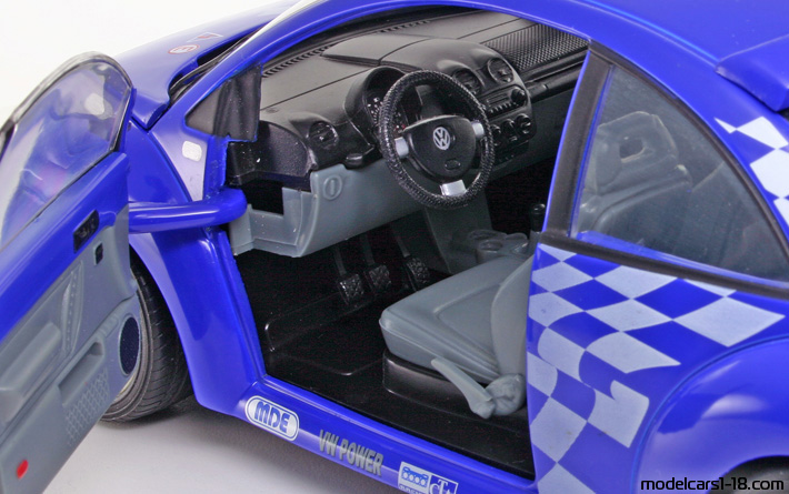 1999 - Volkswagen New Beetle Motorsport Solido 1/18 (Blue / Yellow) Interior dashboard
