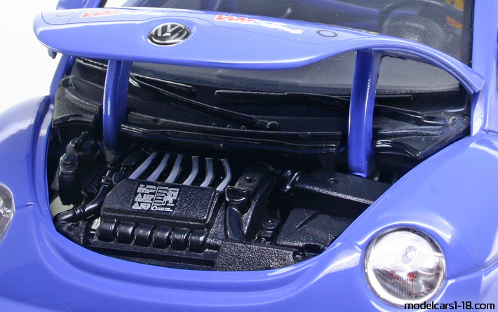 2000 - Volkswagen New Beetle RSI Cup Bburago 1/18 (Син / Жълт) Двигател