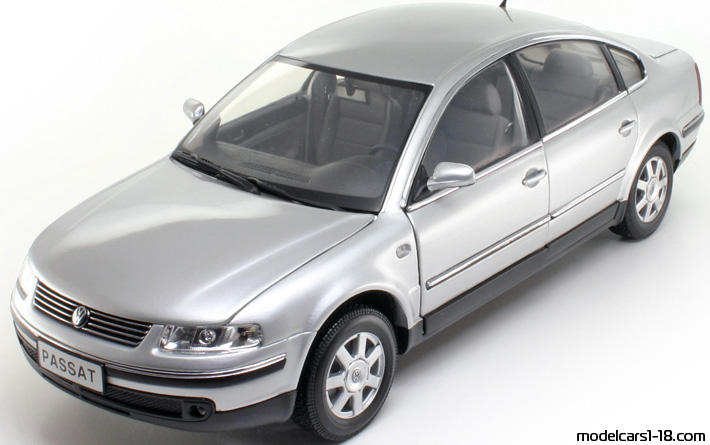 1998 - Volkswagen Passat Anson 1/18 - Предна лява страна