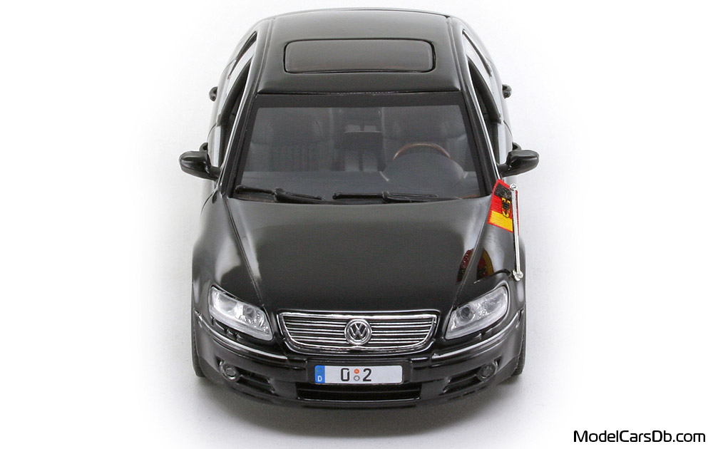 2002 - Volkswagen Phaeton W12 Minichamps 1/43 (Schwarz) Front