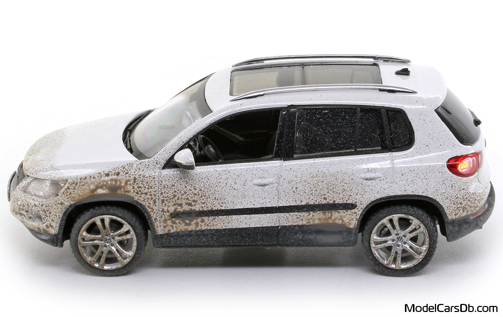 2007 - Volkswagen Tiguan 2.0 TDI Schuco 1/43 (White) Side