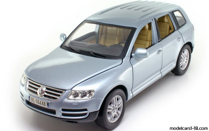 2002 - Volkswagen Touareg V10 TDI Bburago 1/18 - Vorne linke Seite