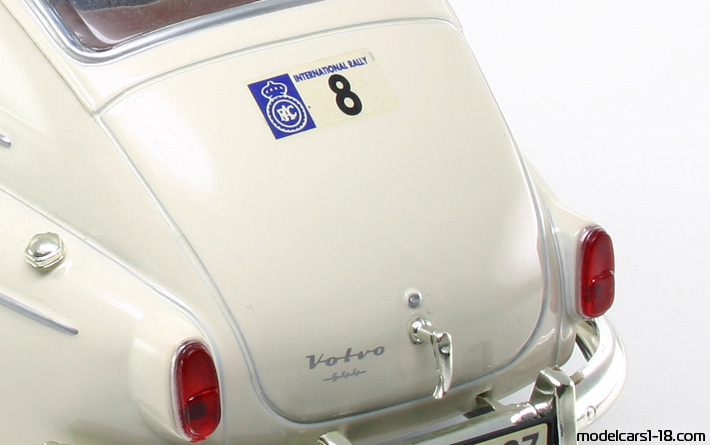 1964 - Volvo PV544 Revell 1/18 (Белый) Багажник / Поднимающиеся фары